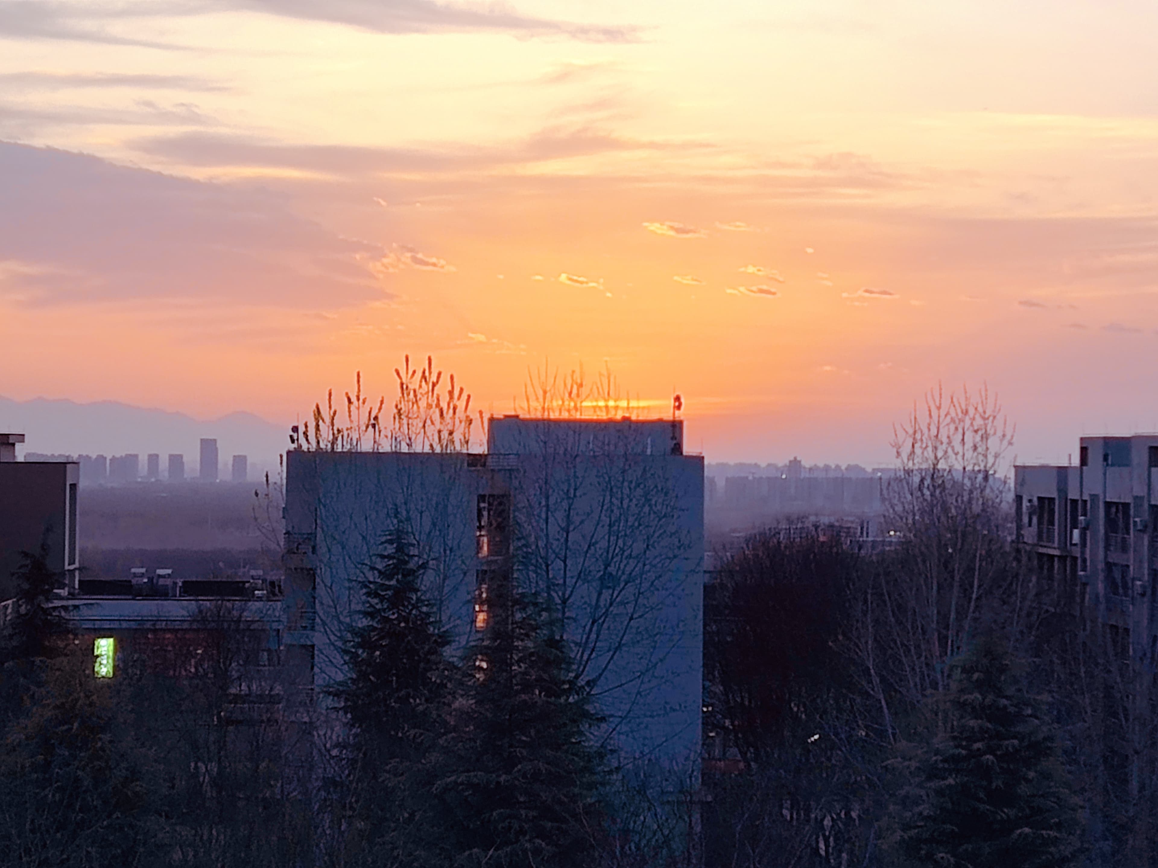 火烧云替今天按下暂停键